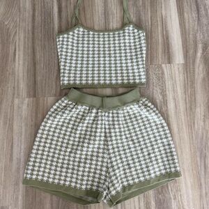 Green and White Houndstooth Set